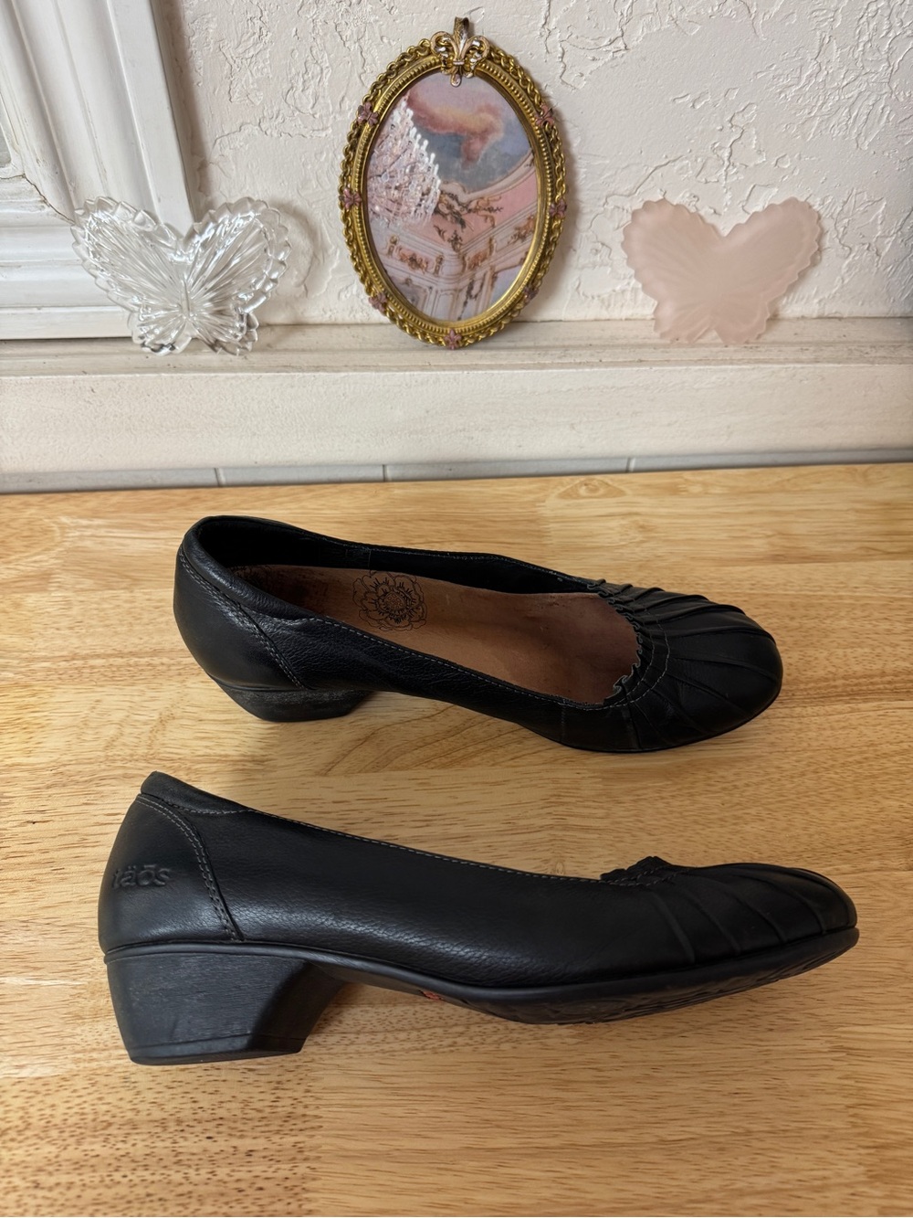 Taos Black Leather Low Heel Round Toe Flats Size 10 Comfort Ballet Shoes Y2K